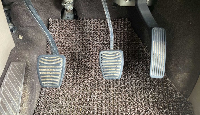 2013 Mahindra XUV500 W8, Diesel, Manual, 56,315 km, Pedals