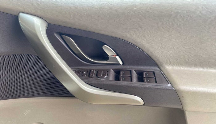 2013 Mahindra XUV500 W8, Diesel, Manual, 56,315 km, Driver Side Door Panels Control