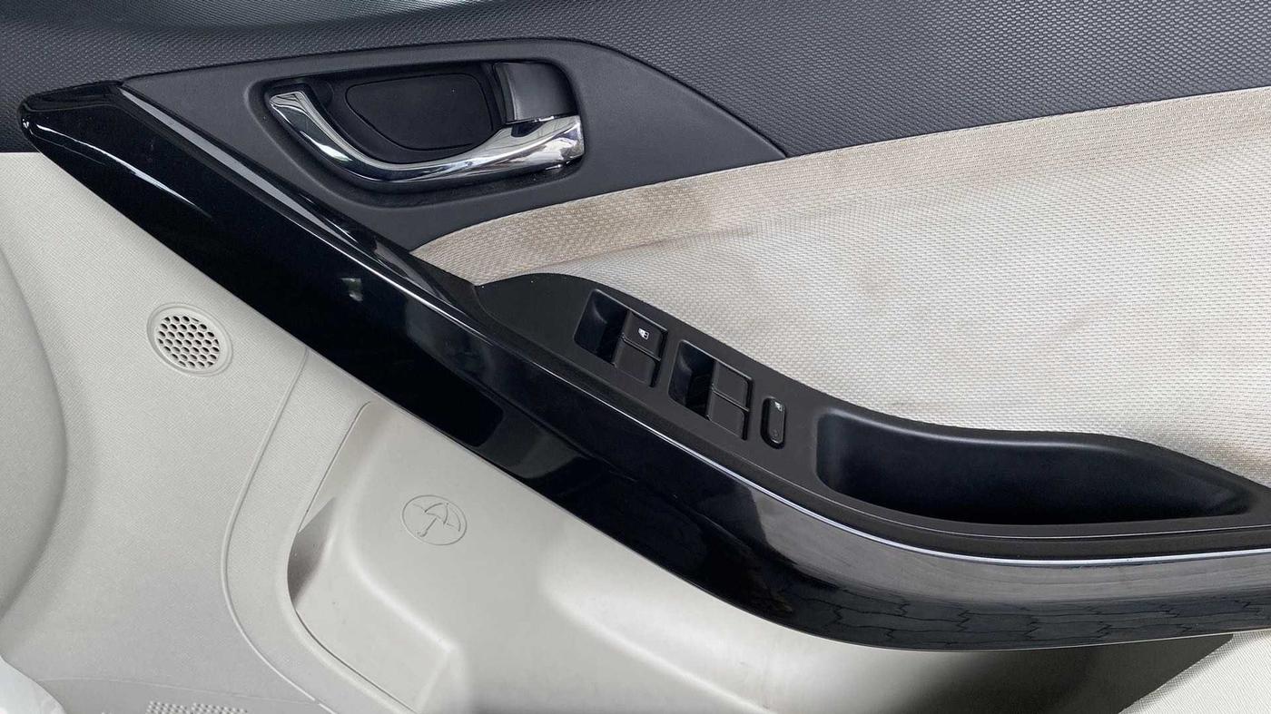 2020 Tata NEXON XZ PLUS PETROL, Petrol, Manual, 67,467 km, Driver Side Door Panels Control