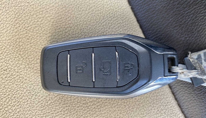 2018 Mahindra XUV500 W9, Diesel, Manual, 57,798 km, Key Close Up