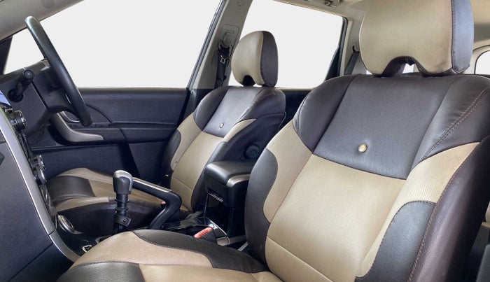 2018 Mahindra XUV500 W9, Diesel, Manual, 57,798 km, Right Side Front Door Cabin