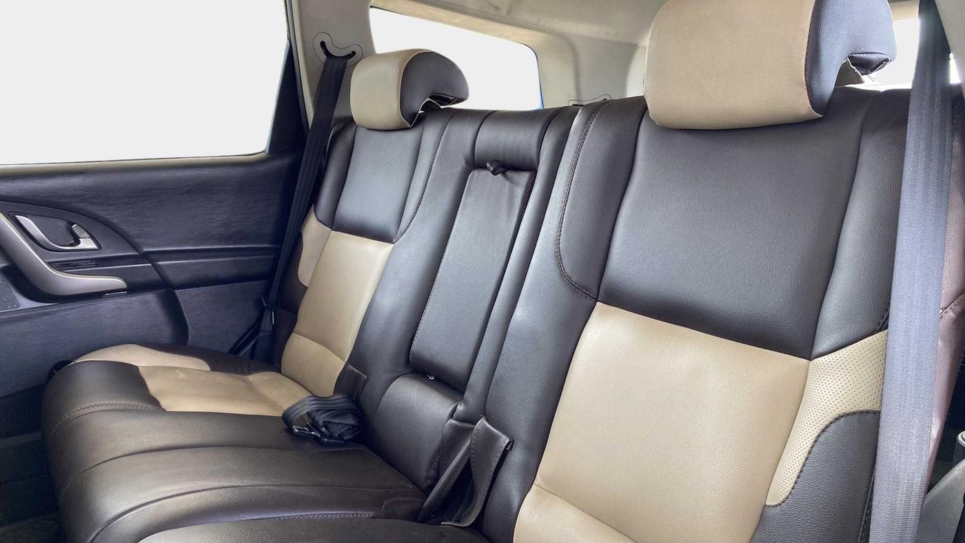 2018 Mahindra XUV500 W9, Diesel, Manual, 57,798 km, Right Side Rear Door Cabin