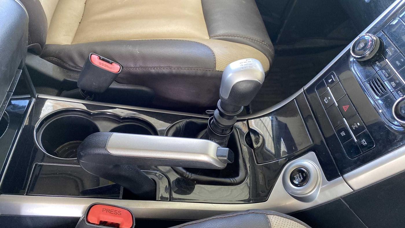 2018 Mahindra XUV500 W9, Diesel, Manual, 57,798 km, Gear Lever