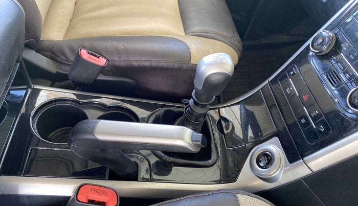 2018 Mahindra XUV500 W9, Diesel, Manual, 57,798 km, Gear Lever