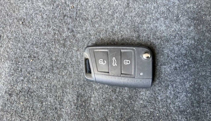 2022 Skoda SLAVIA STYLE 1.0L TSI AT, Petrol, Automatic, 19,508 km, Key Close Up