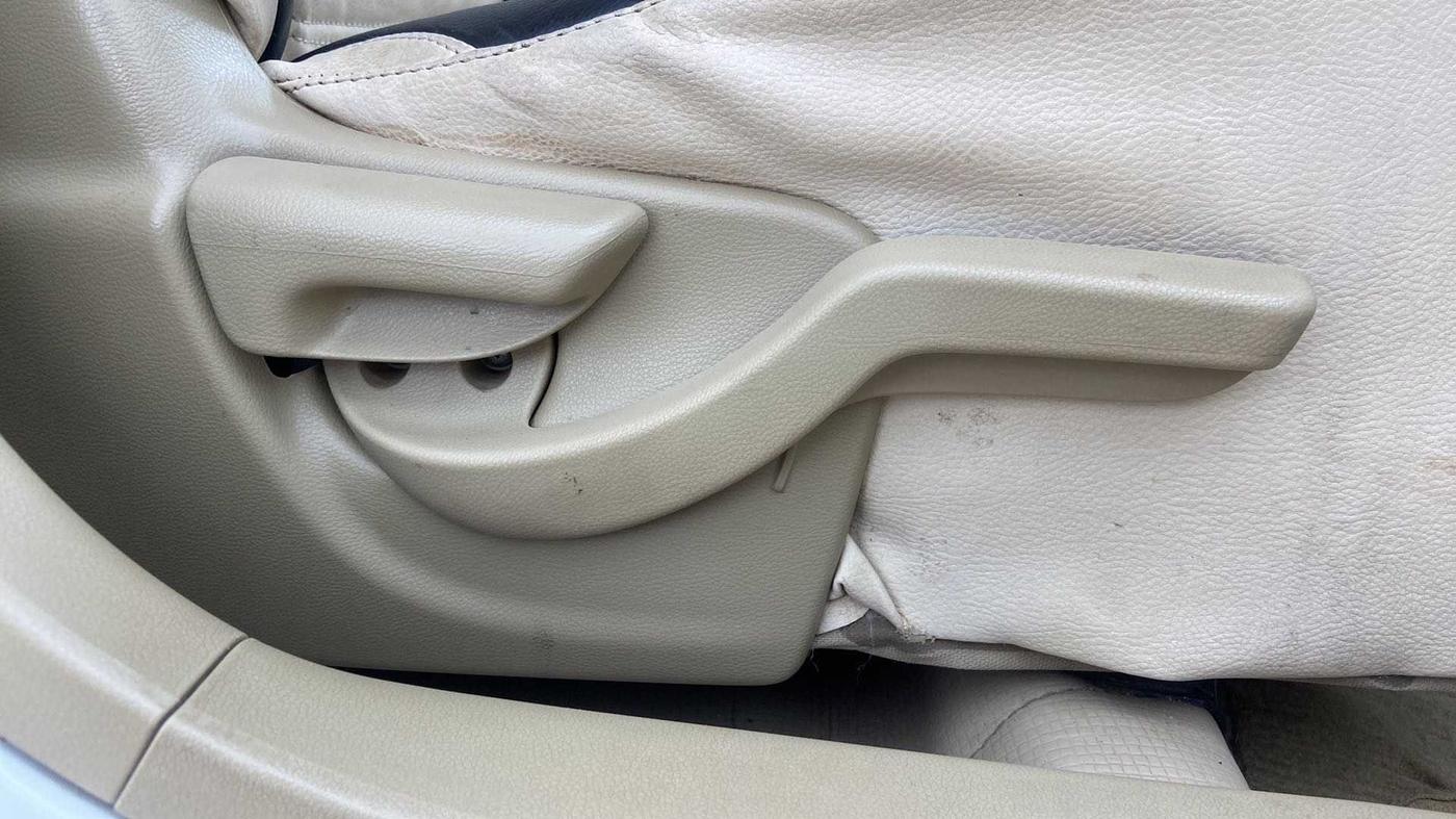 2016 Honda Amaze 1.2L I-VTEC S, Petrol, Manual, 66,851 km, Driver Side Adjustment Panel