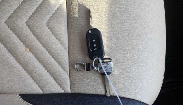 2018 Honda Amaze 1.2L I-VTEC S, Petrol, Manual, 73,982 km, Key Close Up