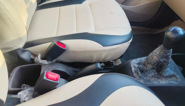 2016 Hyundai Eon ERA +, Petrol, Manual, 15,756 km, Gear Lever