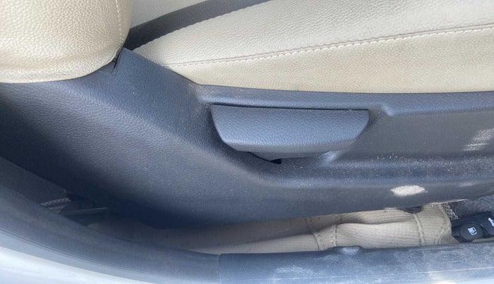 2016 Hyundai Eon ERA +, Petrol, Manual, 15,756 km, Driver Side Adjustment Panel