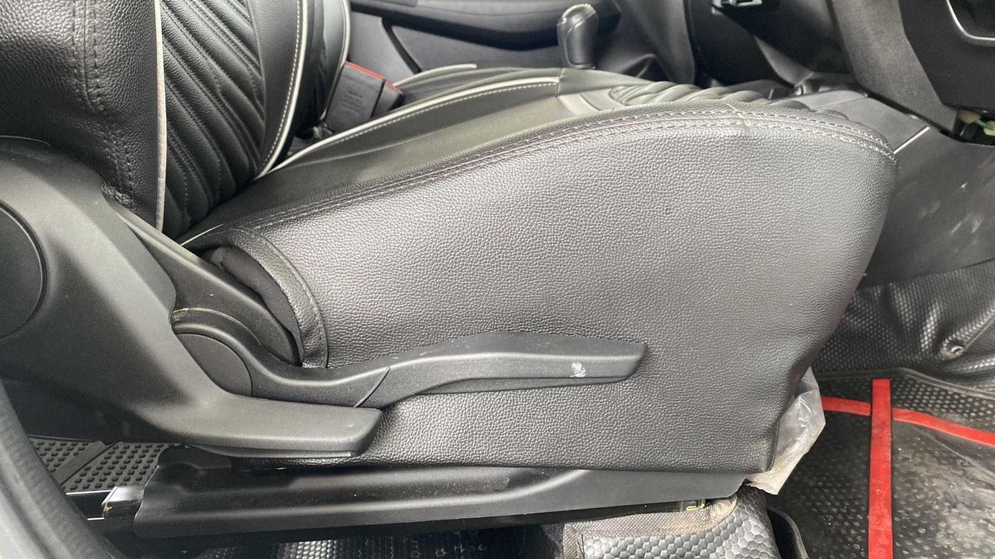 2021 Maruti Swift VXI, Petrol, Manual, 39,846 km, Driver Side Adjustment Panel