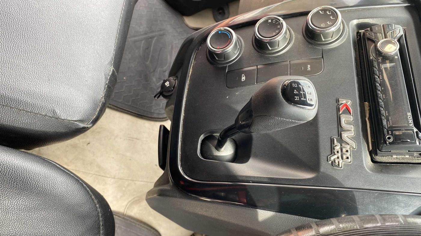 2018 Mahindra KUV 100 NXT K2 P 6 STR, Petrol, Manual, 44,721 km, Gear Lever