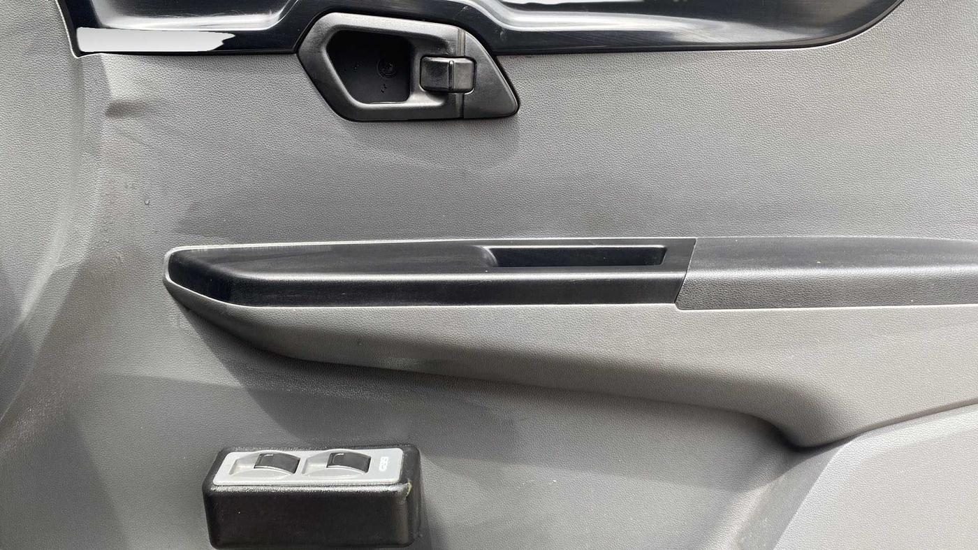 2018 Mahindra KUV 100 NXT K2 P 6 STR, Petrol, Manual, 44,721 km, Driver Side Door Panels Control