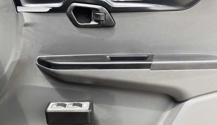 2018 Mahindra KUV 100 NXT K2 P 6 STR, Petrol, Manual, 44,721 km, Driver Side Door Panels Control