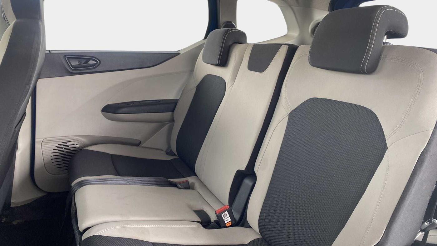 2019 Renault TRIBER RXT, Petrol, Manual, 23,762 km, Right Side Rear Door Cabin