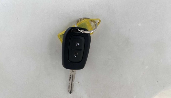 2019 Renault TRIBER RXT, Petrol, Manual, 23,762 km, Roof