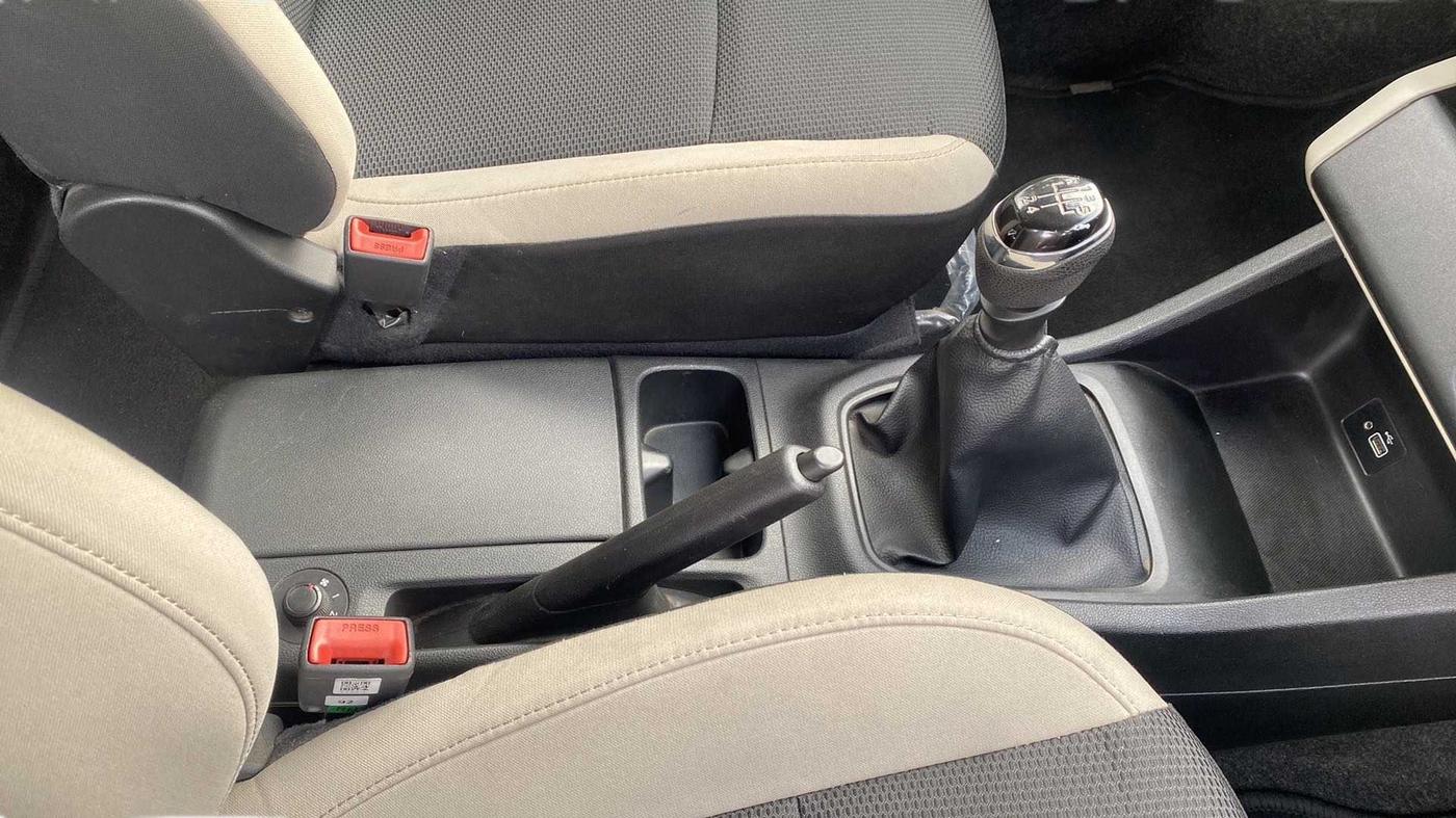 2019 Renault TRIBER RXT, Petrol, Manual, 23,762 km, Gear Lever
