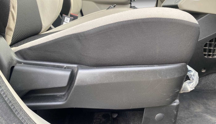 2019 Renault TRIBER RXT, Petrol, Manual, 23,762 km, Driver Side Adjustment Panel