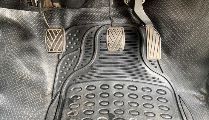 2010 Maruti Swift VDI, Diesel, Manual, 1,24,666 km, Pedals