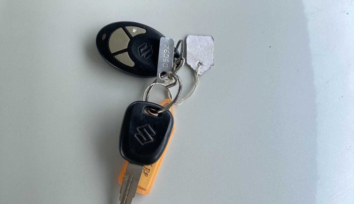 2010 Maruti Swift VDI, Diesel, Manual, 1,24,666 km, Key Close Up