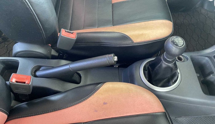2010 Maruti Swift VDI, Diesel, Manual, 1,24,666 km, Gear Lever