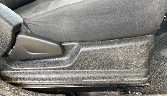 2018 Renault Kwid RXT 1.0, Petrol, Manual, 80,003 km, Driver Side Adjustment Panel