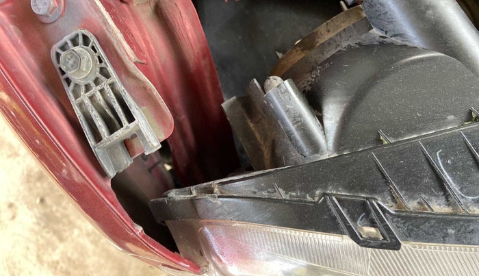 2018 Renault Kwid RXT 1.0, Petrol, Manual, 80,003 km, Right headlight - Clamp has minor damage