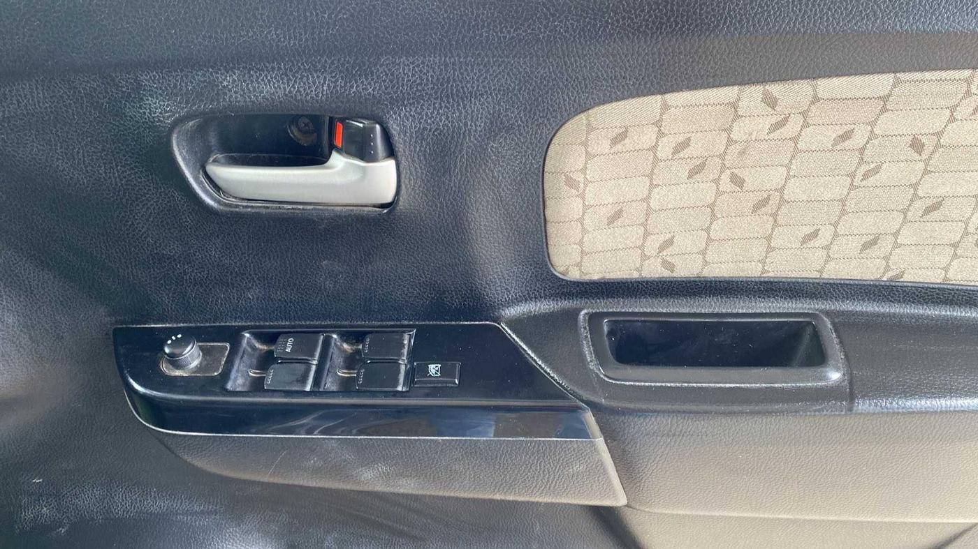 2018 Maruti Wagon R 1.0 VXI, Petrol, Manual, 73,317 km, Driver Side Door Panels Control