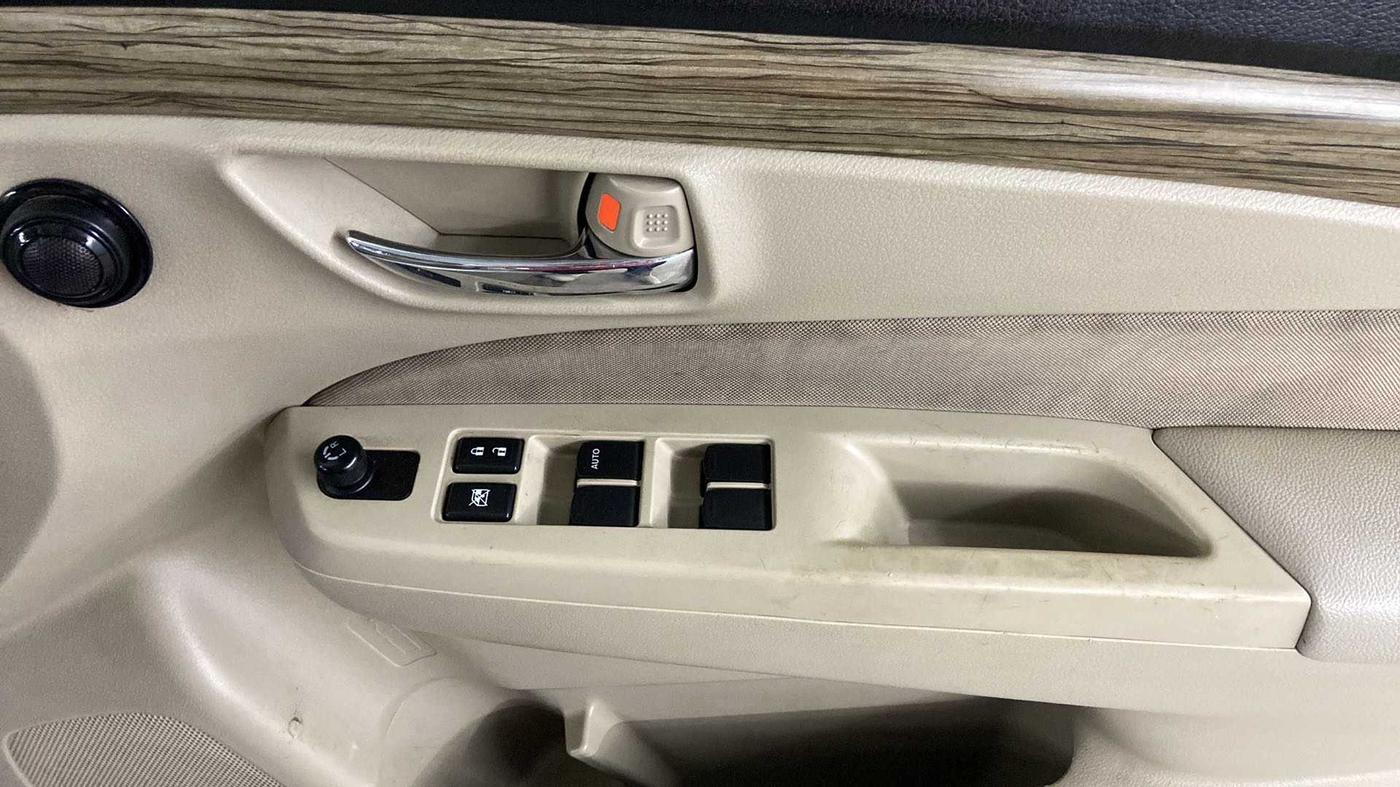 2018 Maruti Ciaz DELTA 1.5 SHVS MT PETROL, Petrol, Manual, 69,039 km, Driver Side Door Panels Control