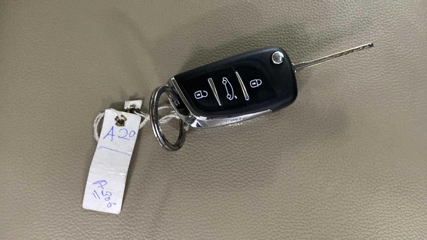 2018 Maruti Ciaz DELTA 1.5 SHVS MT PETROL, Petrol, Manual, 69,039 km, Key Close Up