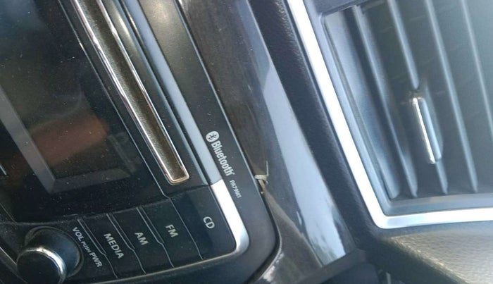 2017 Maruti Ciaz ZDI SHVS, Diesel, Manual, 1,22,023 km, Dashboard - Minor damage