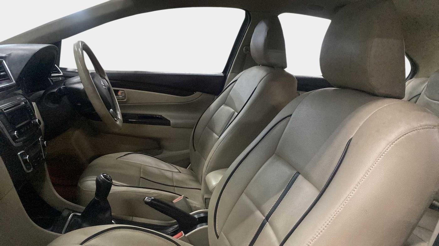 2017 Maruti Ciaz ZDI SHVS, Diesel, Manual, 1,22,023 km, Right Side Front Door Cabin