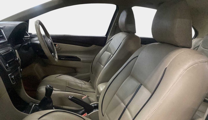 2017 Maruti Ciaz ZDI SHVS, Diesel, Manual, 1,22,023 km, Right Side Front Door Cabin