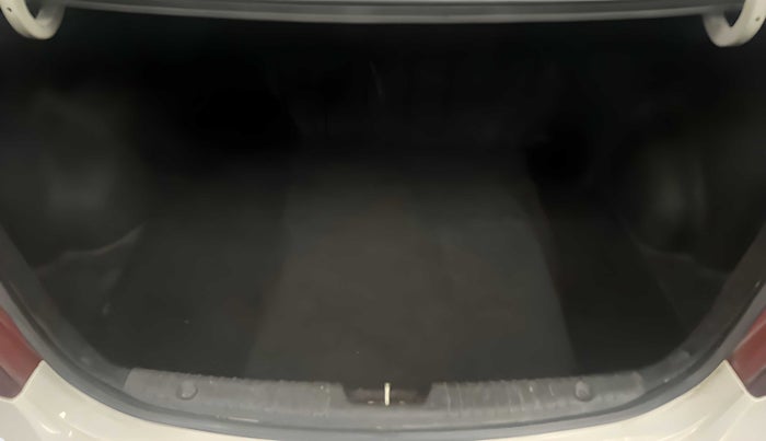 2016 Hyundai Verna 1.6 CRDI SX (O), Diesel, Manual, 80,001 km, Boot Inside
