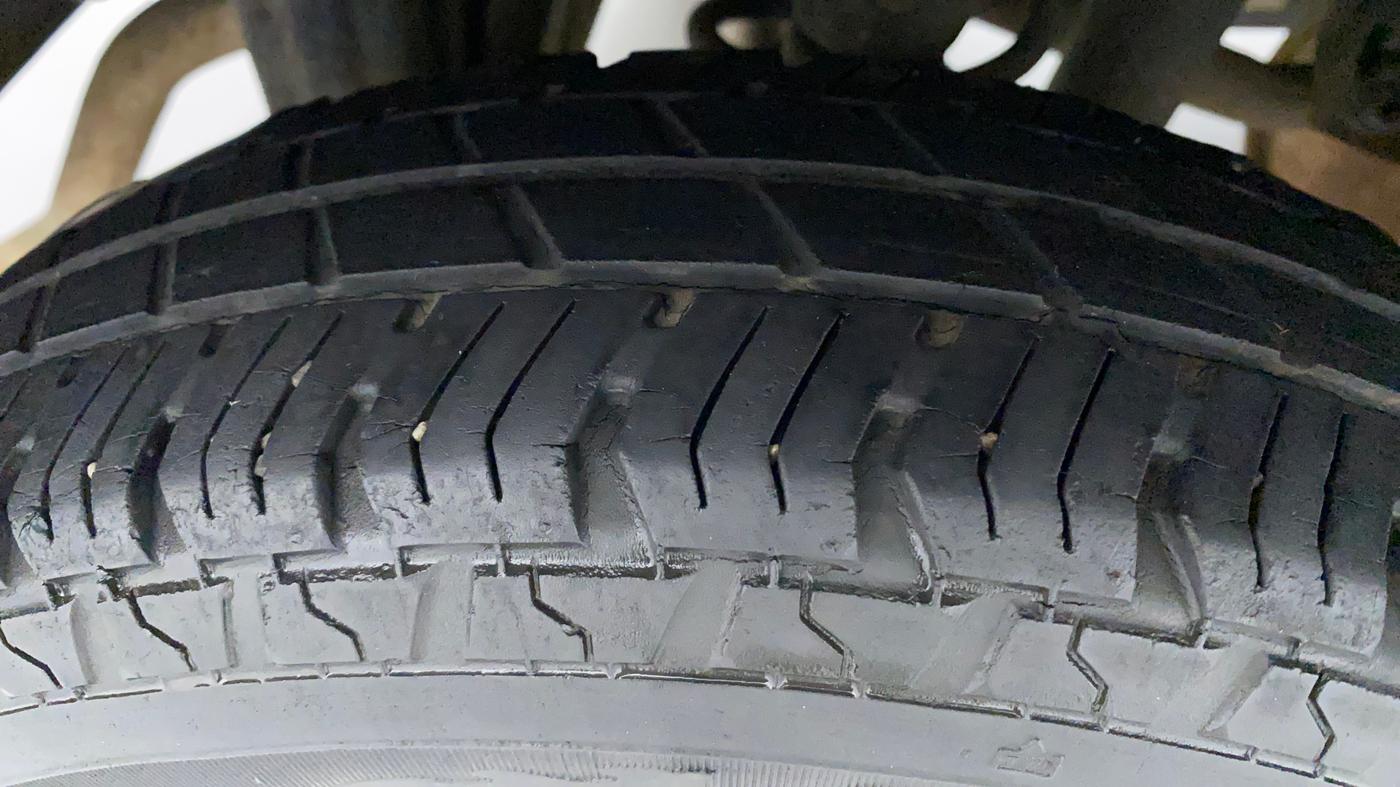 2014 Maruti Alto 800 LXI, Petrol, Manual, 42,521 km, Right Rear Tyre Tread