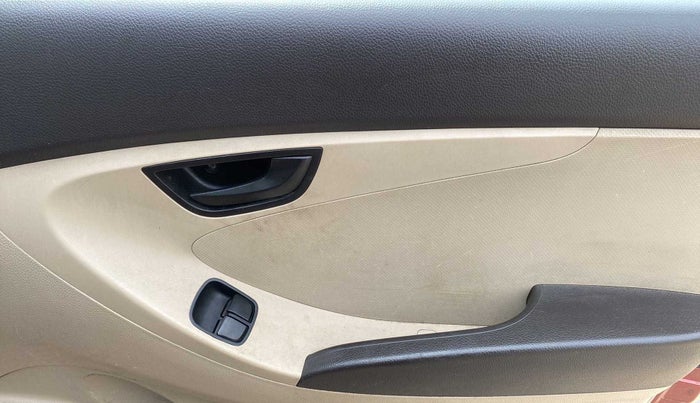 2014 Hyundai Eon MAGNA +, Petrol, Manual, 74,729 km, Driver Side Door Panels Control