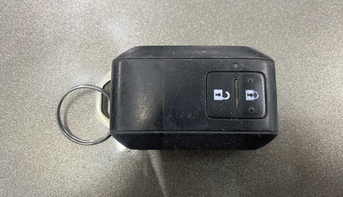 2019 Maruti Baleno ZETA PETROL 1.2, Petrol, Manual, 37,849 km, Key Close Up