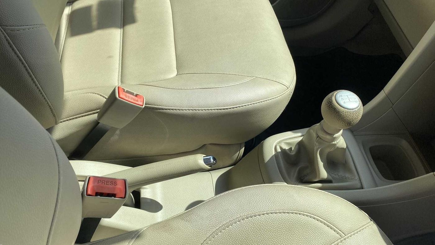 2014 Maruti Ertiga ZXI, Petrol, Manual, 43,125 km, Gear Lever
