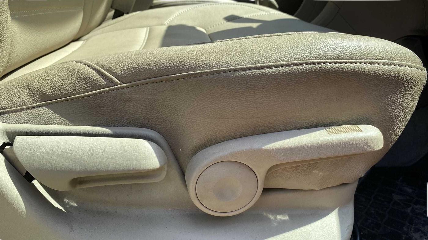 2014 Maruti Ertiga ZXI, Petrol, Manual, 43,125 km, Driver Side Adjustment Panel