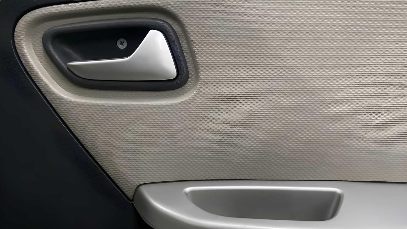 2019 Maruti Alto K10 VXI, Petrol, Manual, 39,749 km, Driver Side Door Panels Control