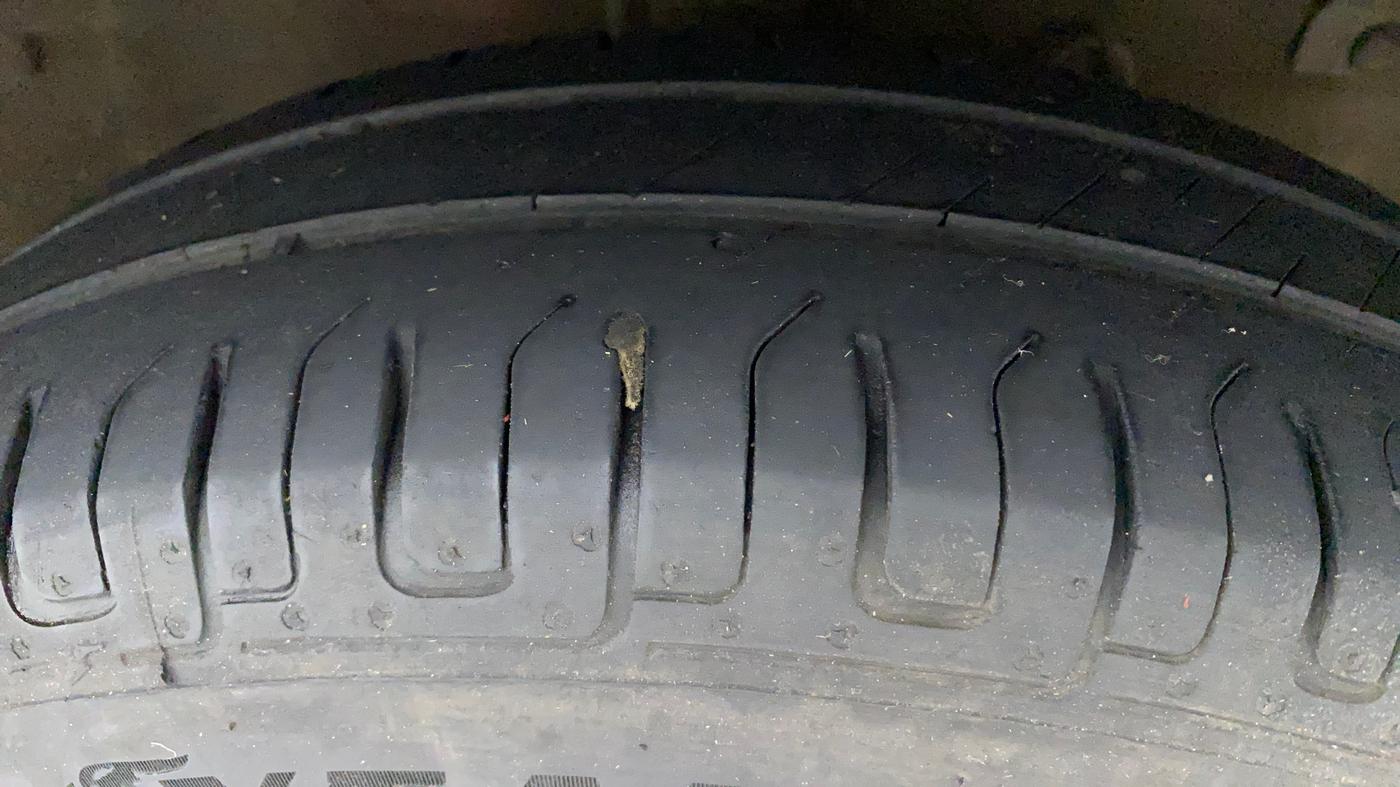 2017 Maruti Swift Dzire VXI, Petrol, Manual, 1,19,975 km, Right Front Tyre Tread