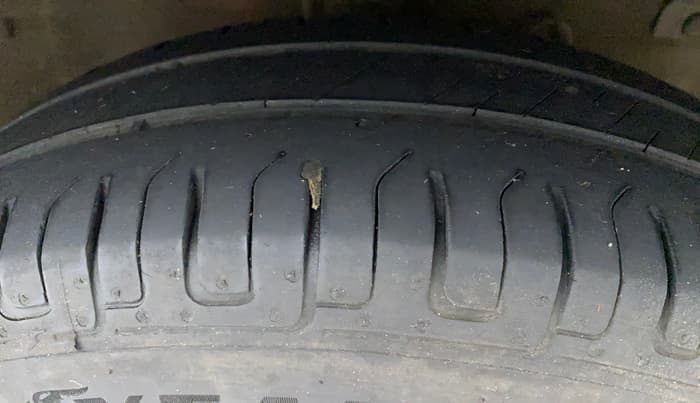 2017 Maruti Swift Dzire VXI, Petrol, Manual, 1,19,975 km, Right Front Tyre Tread