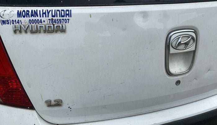 2010 Hyundai i10 MAGNA 1.2, Petrol, Manual, 1,21,896 km, Dicky (Boot door) - Slightly dented