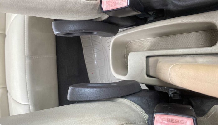 2010 Hyundai i10 MAGNA 1.2, Petrol, Manual, 1,21,896 km, Driver Side Adjustment Panel