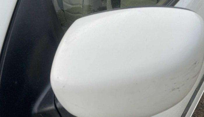 2010 Hyundai i10 MAGNA 1.2, Petrol, Manual, 1,21,896 km, Left rear-view mirror - Minor scratches