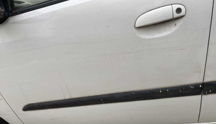 2010 Hyundai i10 MAGNA 1.2, Petrol, Manual, 1,21,896 km, Front passenger door - Minor scratches