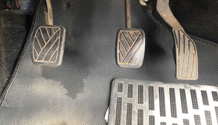 2013 Maruti Swift VDI, Diesel, Manual, 1,14,803 km, Pedals