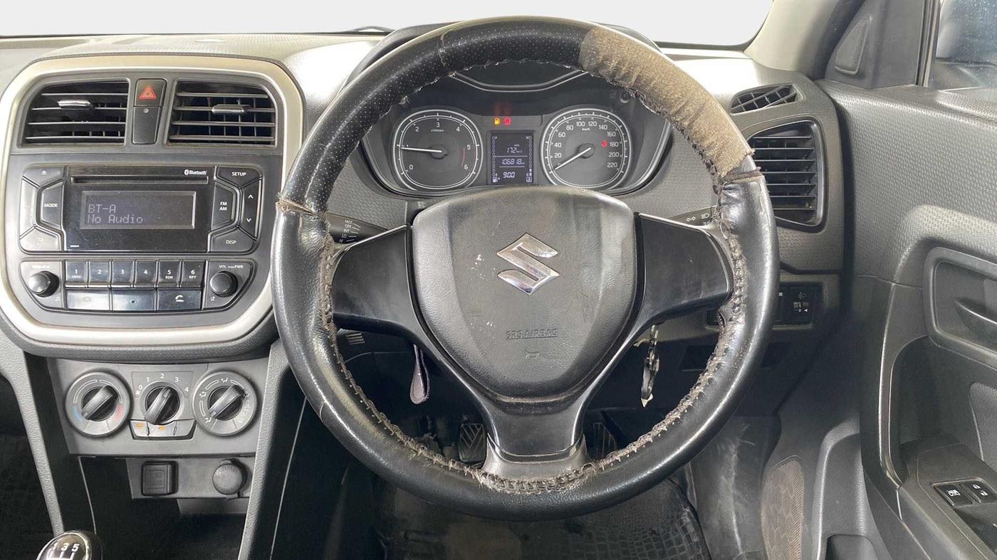 2016 Maruti Vitara Brezza VDI (O), Diesel, Manual, 1,06,791 km, Steering Wheel Close Up