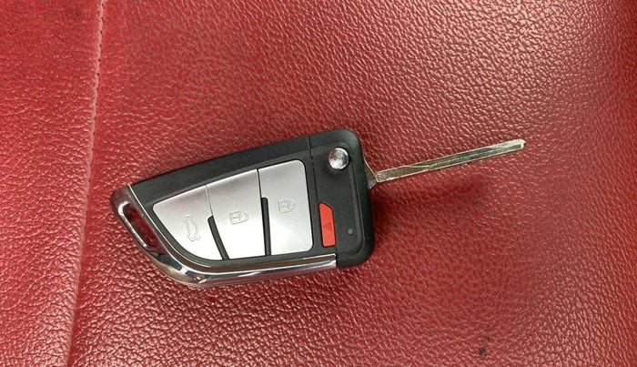 2015 Skoda Rapid 1.5 TDI CR ELEGANCE PLUS AT, Diesel, Automatic, 80,848 km, Lock system - Dork lock functional only from remote key