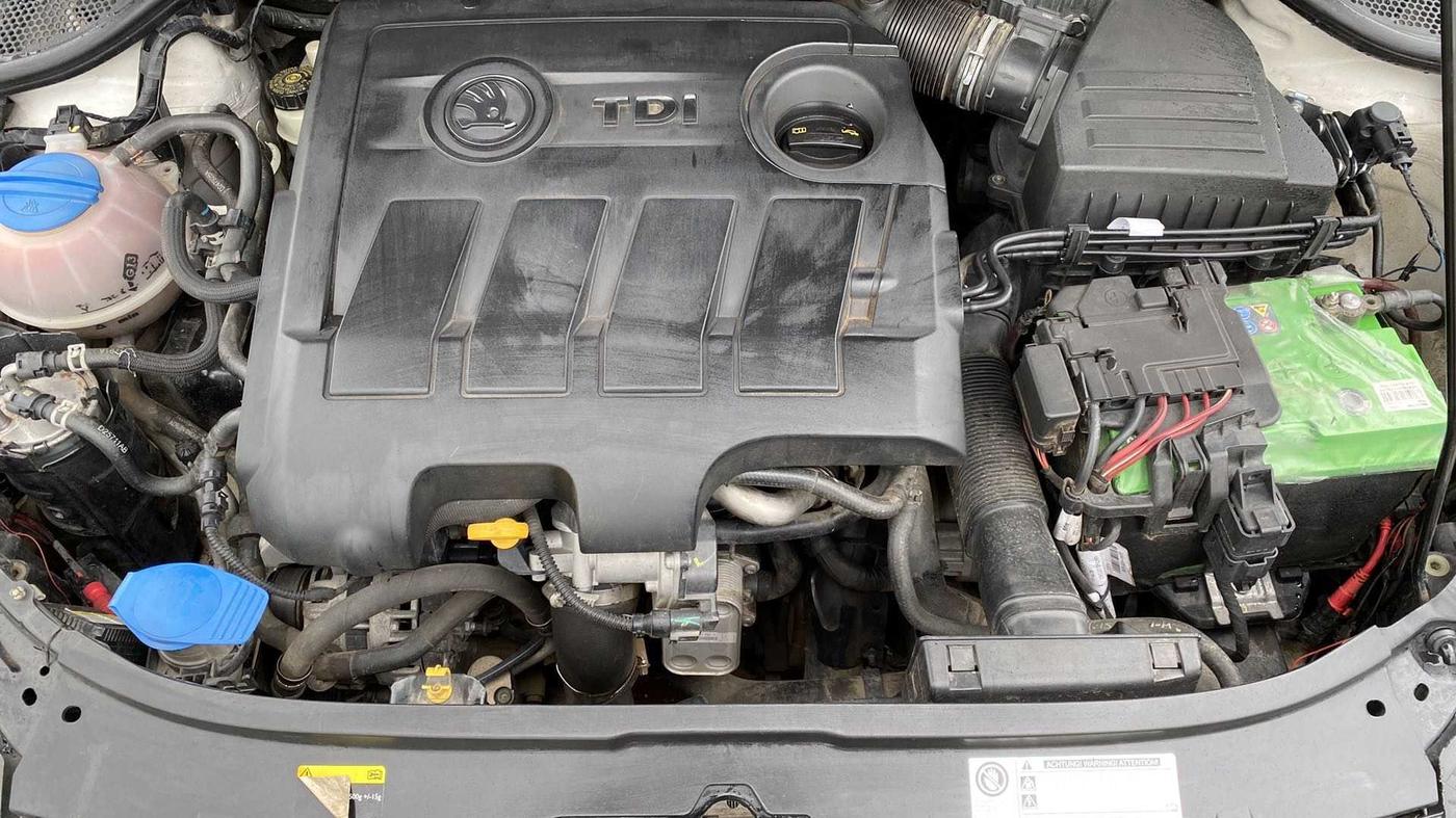 2015 Skoda Rapid 1.5 TDI CR ELEGANCE PLUS AT, Diesel, Automatic, 80,848 km, Open Bonet