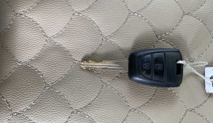 2018 Hyundai NEW SANTRO SPORTZ CNG, CNG, Manual, 41,609 km, Key Close Up